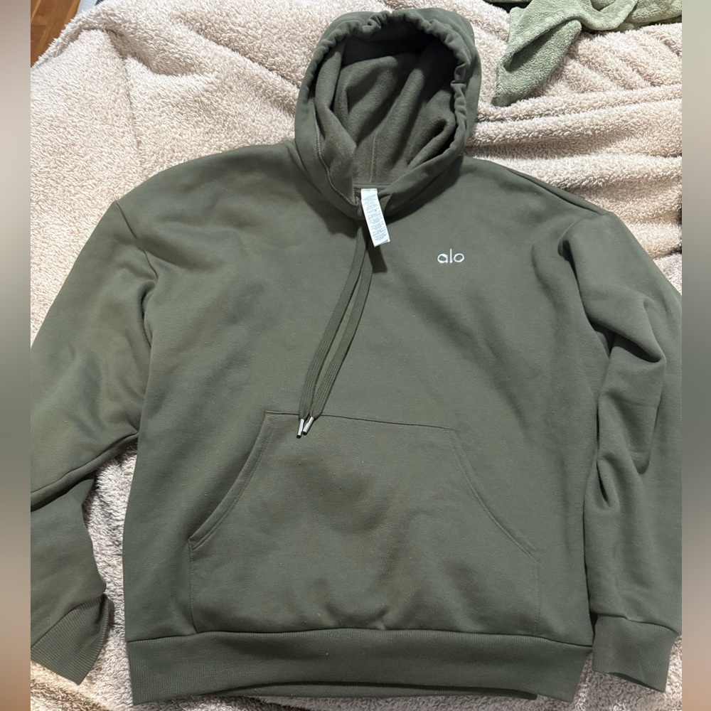 ALO olive green accolade hoodie 
SOLD OUT